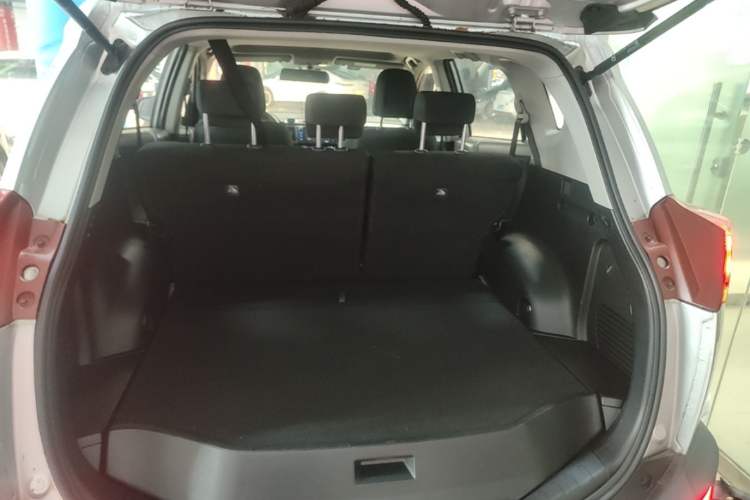 Used Toyota RAV4 2015 2.0L CVT Two-Wheel Drive Fashion Edition Trunk
