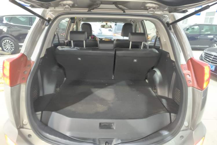 Used Toyota RAV4 2015 2.5L Automatic 4x4 Elite Edition Trunk