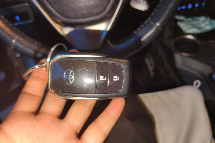 Used Toyota RAV4 2015 2.5L Automatic 4x4 Elite Edition Vehicle Key