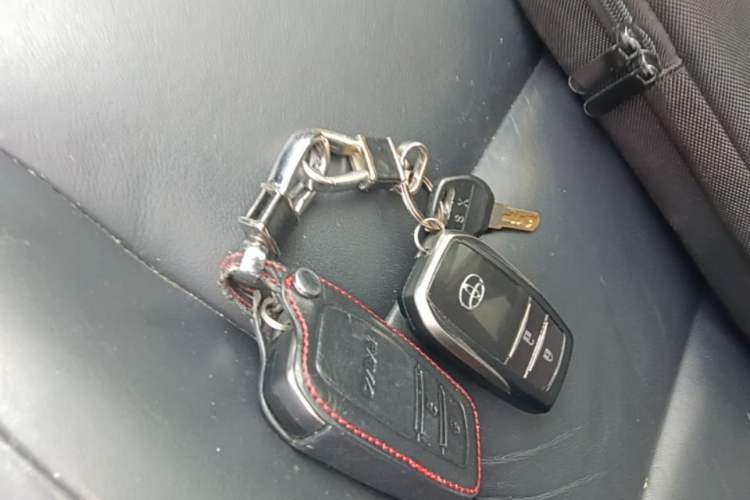 Used Toyota RAV4 2015 2.5L Automatic 4x4 Elite Edition Vehicle Key