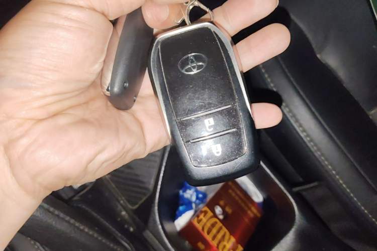 Used Toyota RAV4 2015 2.5L Automatic 4x4 Elite Edition Vehicle Key