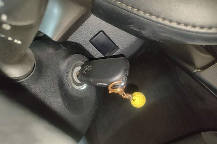Used Toyota RAV4 2015 2.0L CVT Two-Wheel Drive Fashion Edition Vehicle Key