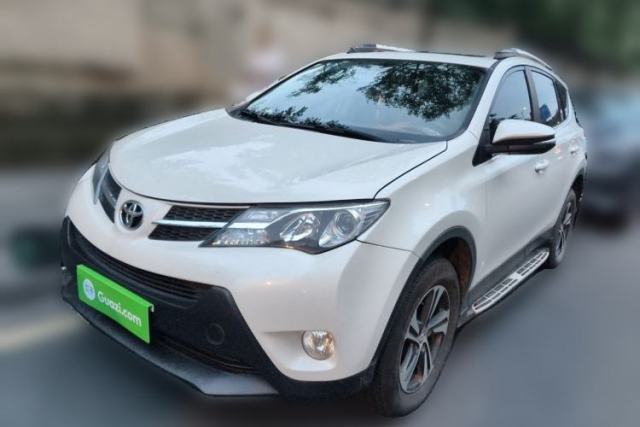 Toyota RAV4 2015 2.0L CVT Two-Wheel Drive Fashion Edition с пробегом