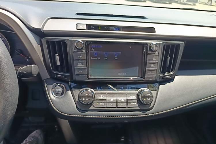 Used Toyota RAV4 2015 2.5L Automatic 4x4 Elite Edition Audio And AC Panel