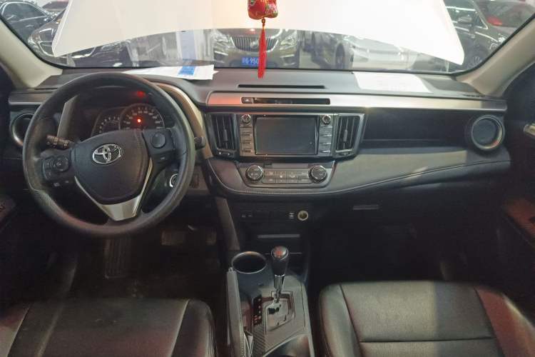 Used Toyota RAV4 2015 2.0L CVT Two-Wheel Drive Fashion Edition Audio And AC Panel