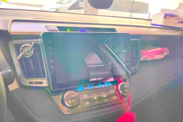 Used Toyota RAV4 2015 2.0L CVT Two-Wheel Drive Fashion Edition Audio And AC Panel