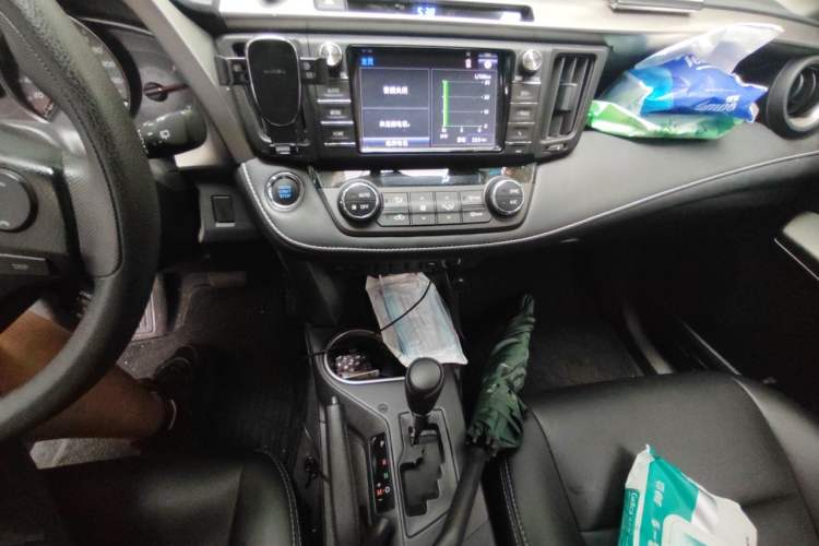 Used Toyota RAV4 2015 2.0L CVT Two-Wheel Drive Fashion Edition Audio And AC Panel