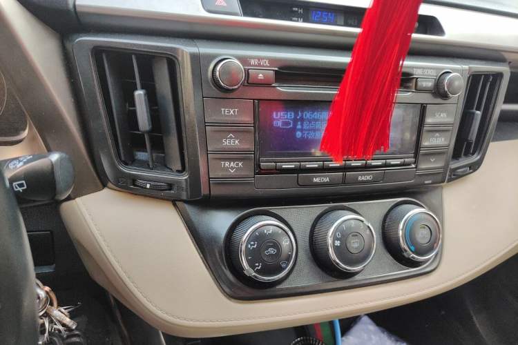Used Toyota RAV4 2015 2.0L CVT Two-Wheel Drive Urban Edition Audio And AC Panel