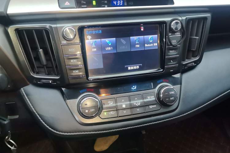 Used Toyota RAV4 2015 2.0L CVT Two-Wheel Drive Fashion Edition Audio And AC Panel