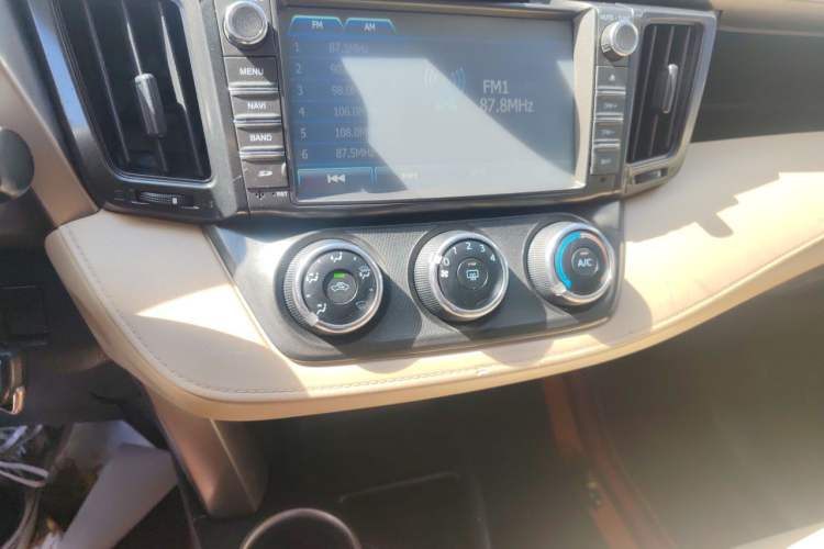 Used Toyota RAV4 2015 2.0L CVT Two-Wheel Drive Urban Edition Audio And AC Panel