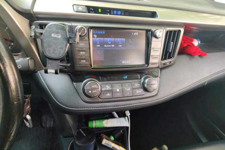 Used Toyota RAV4 2015 2.0L CVT Two-Wheel Drive Fashion Edition Audio And AC Panel