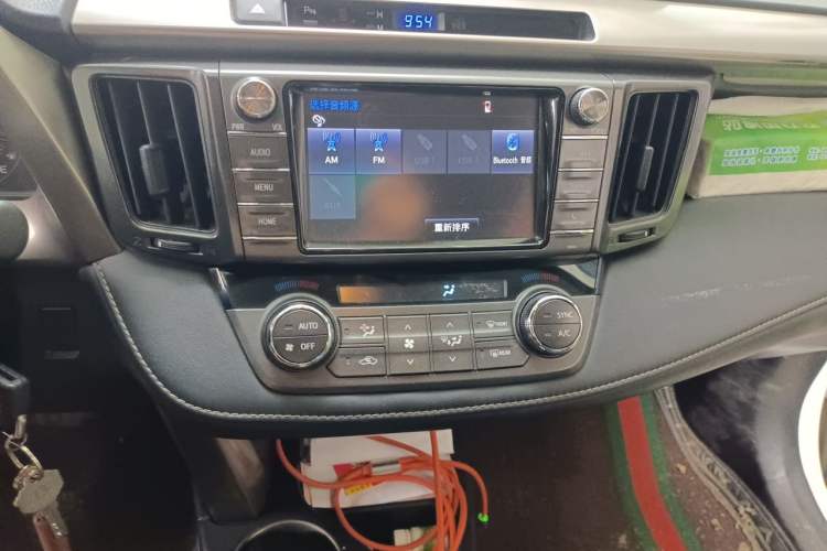 Used Toyota RAV4 2015 2.0L CVT Two-Wheel Drive Fashion Edition Audio And AC Panel
