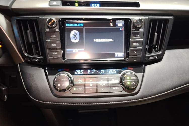 Used Toyota RAV4 2015 2.0L CVT Two-Wheel Drive Fashion Edition Audio And AC Panel