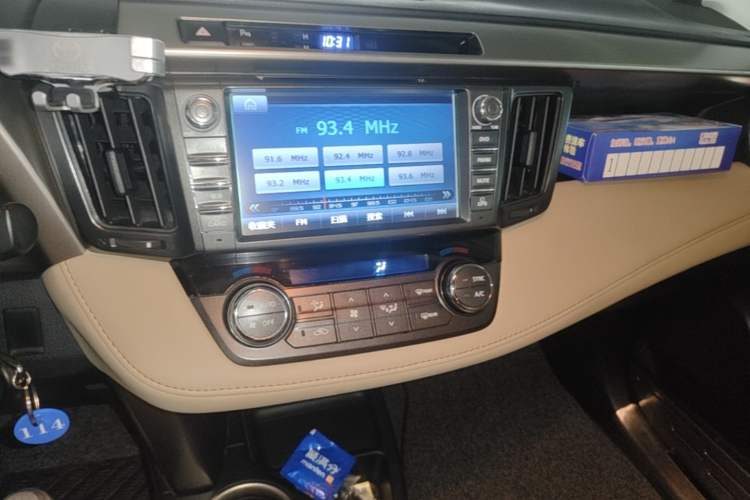 Used Toyota RAV4 2015 2.0L CVT Two-Wheel Drive Fashion Edition Audio And AC Panel