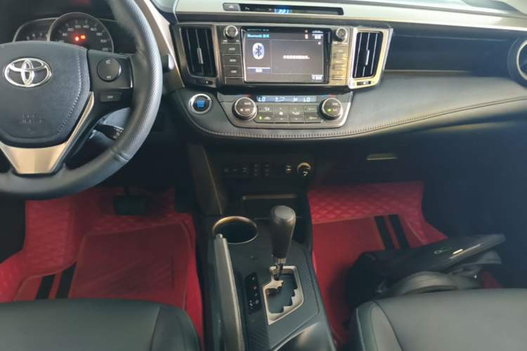 Used Toyota RAV4 2015 2.5L Automatic 4x4 Elite Edition Audio And AC Panel