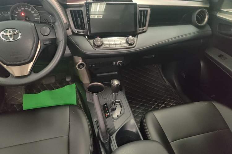 Used Toyota RAV4 2015 2.0L CVT Two-Wheel Drive Fashion Edition Audio And AC Panel