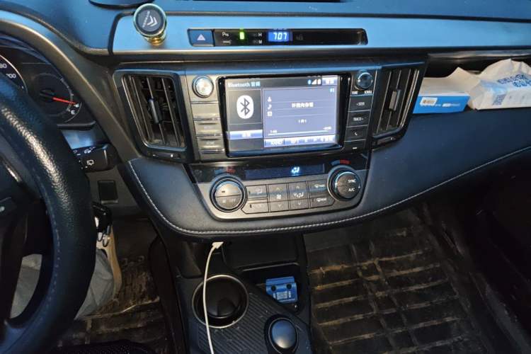 Used Toyota RAV4 2015 2.0L CVT Two-Wheel Drive Fashion Edition Audio And AC Panel