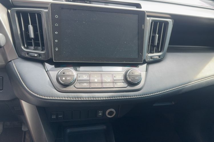 Used Toyota RAV4 2015 2.0L CVT Two-Wheel Drive Fashion Edition Audio And AC Panel