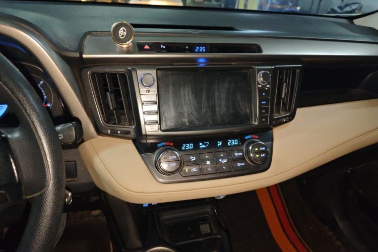 Used Toyota RAV4 2015 2.0L CVT Two-Wheel Drive Fashion Edition Audio And AC Panel
