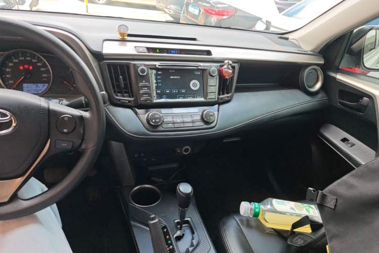 Used Toyota RAV4 2015 2.0L CVT Two-Wheel Drive Fashion Edition Audio And AC Panel