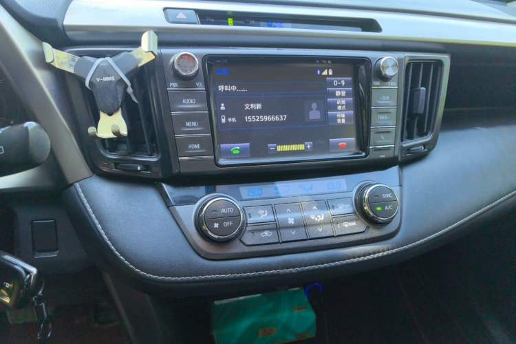 Used Toyota RAV4 2015 2.0L CVT Two-Wheel Drive Fashion Edition Audio And AC Panel