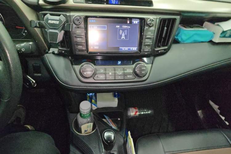 Used Toyota RAV4 2015 2.0L CVT Two-Wheel Drive Fashion Edition Audio And AC Panel