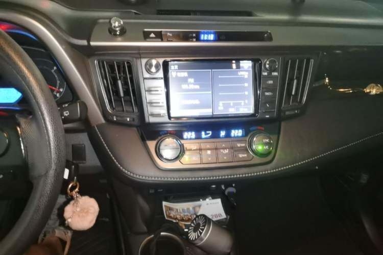 Used Toyota RAV4 2015 2.0L CVT Two-Wheel Drive Fashion Edition Audio And AC Panel