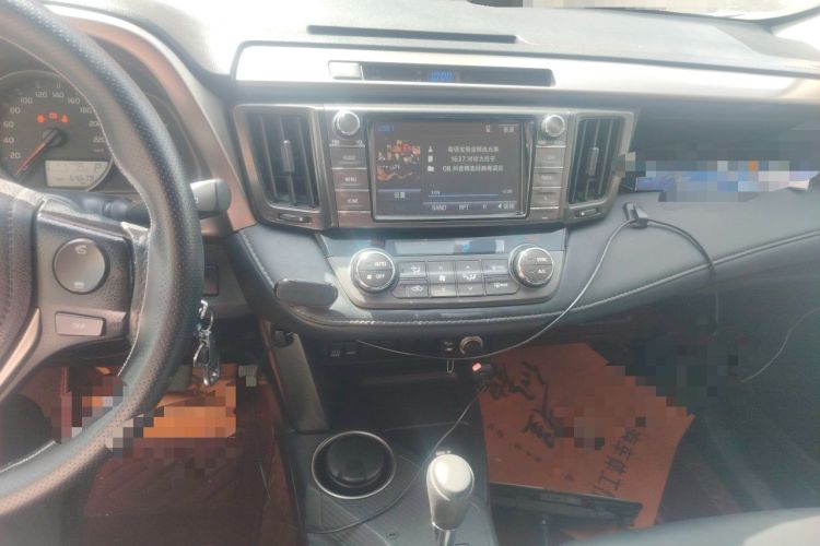 Used Toyota RAV4 2015 2.0L CVT Two-Wheel Drive Fashion Edition Audio And AC Panel