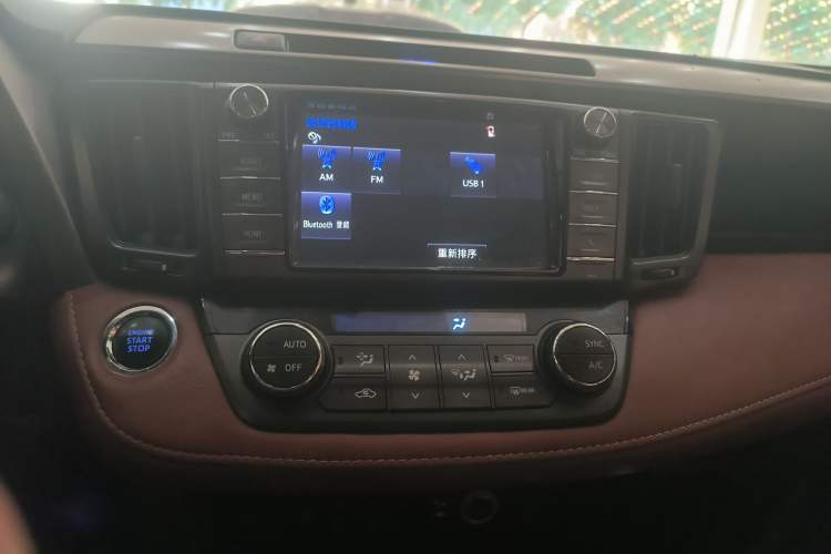 Used Toyota RAV4 2015 2.5L Automatic 4x4 Elite Edition Audio And AC Panel