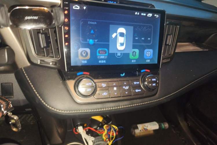 Used Toyota RAV4 2015 2.0L CVT Two-Wheel Drive Fashion Edition Audio And AC Panel