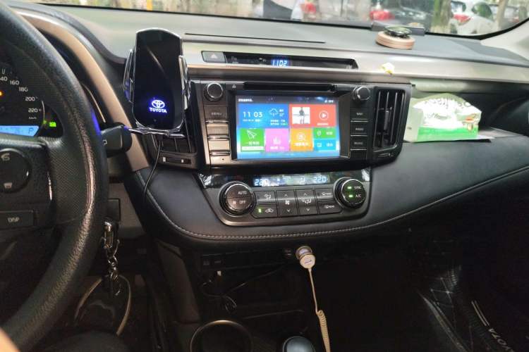 Used Toyota RAV4 2015 2.0L CVT Two-Wheel Drive Fashion Edition Audio And AC Panel