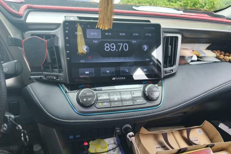 Used Toyota RAV4 2015 2.0L CVT Two-Wheel Drive Fashion Edition Audio And AC Panel