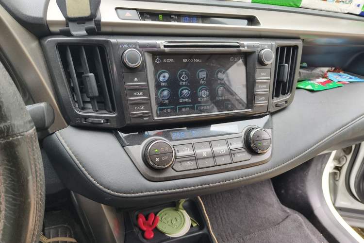 Used Toyota RAV4 2015 2.0L CVT Two-Wheel Drive Fashion Edition Audio And AC Panel