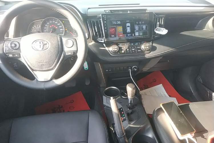 Used Toyota RAV4 2015 2.0L CVT Two-Wheel Drive Fashion Edition Audio And AC Panel