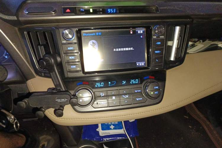 Used Toyota RAV4 2015 2.0L CVT Two-Wheel Drive Fashion Edition Audio And AC Panel