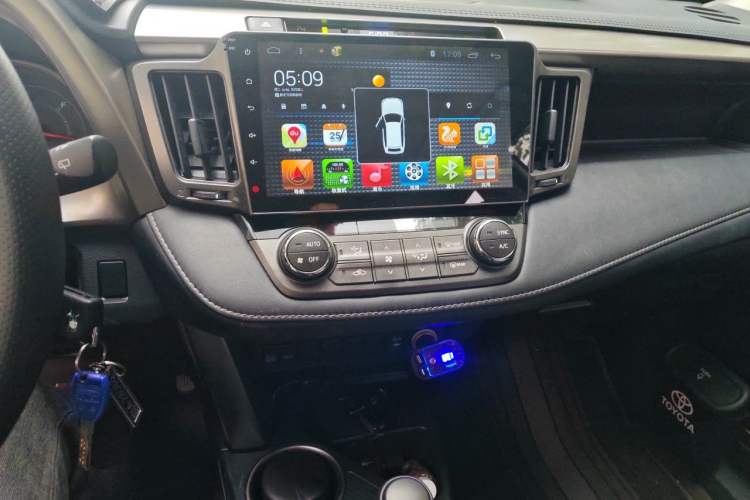 Used Toyota RAV4 2015 2.0L CVT Two-Wheel Drive Fashion Edition Audio And AC Panel