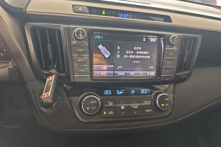 Used Toyota RAV4 2015 2.5L Automatic 4x4 Elite Edition Audio And AC Panel