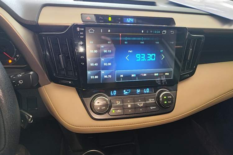 Used Toyota RAV4 2015 2.0L CVT Two-Wheel Drive Fashion Edition Audio And AC Panel