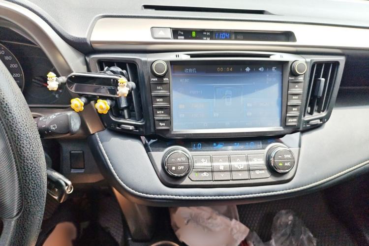 Used Toyota RAV4 2015 2.0L CVT Two-Wheel Drive Fashion Edition Audio And AC Panel
