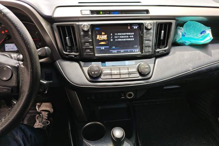 Used Toyota RAV4 2015 2.0L CVT Two-Wheel Drive Fashion Edition Audio And AC Panel