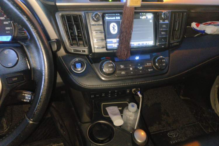 Used Toyota RAV4 2015 2.5L Automatic 4x4 Elite Edition Audio And AC Panel