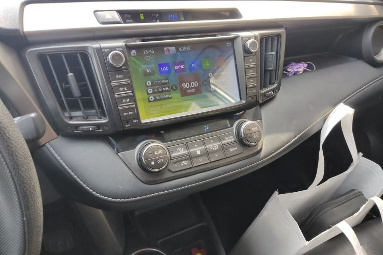 Used Toyota RAV4 2015 2.0L CVT Two-Wheel Drive Fashion Edition Audio And AC Panel