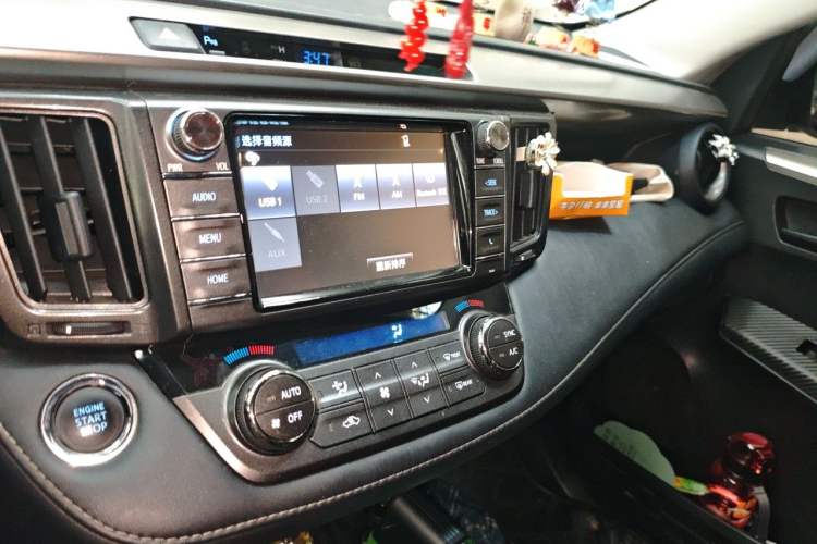 Used Toyota RAV4 2015 2.5L Automatic 4x4 Elite Edition Audio And AC Panel