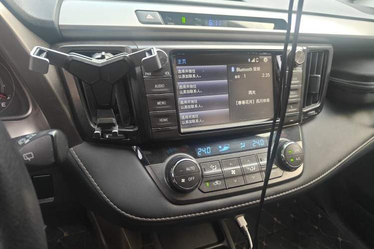 Used Toyota RAV4 2015 2.0L CVT Two-Wheel Drive Fashion Edition Audio And AC Panel