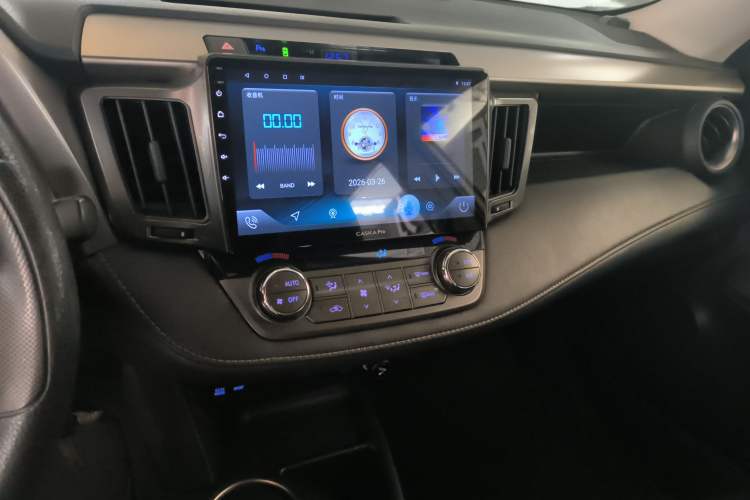 Used Toyota RAV4 2015 2.0L CVT Two-Wheel Drive Fashion Edition Audio And AC Panel