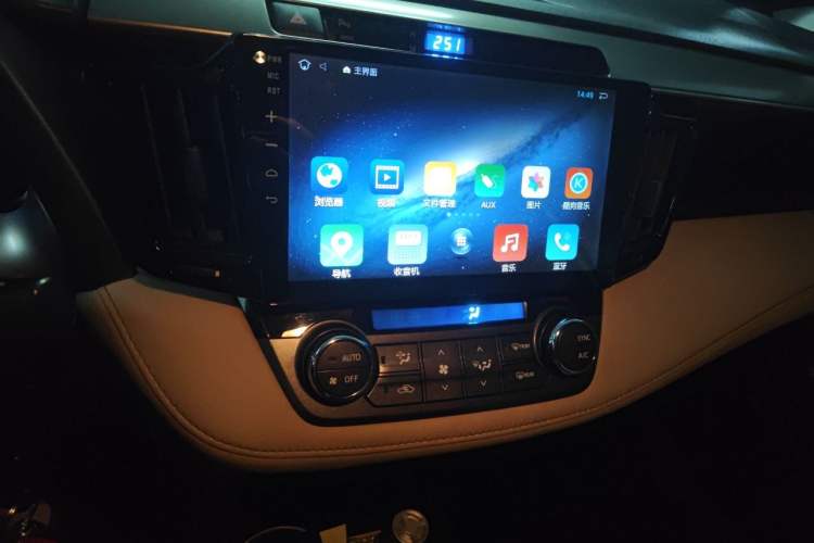 Used Toyota RAV4 2015 2.0L CVT Two-Wheel Drive Fashion Edition Audio And AC Panel