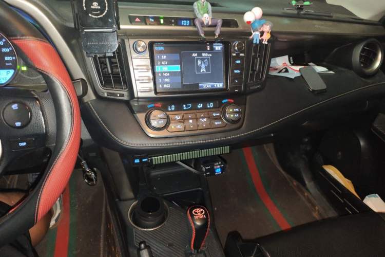 Used Toyota RAV4 2015 2.0L CVT Two-Wheel Drive Fashion Edition Audio And AC Panel