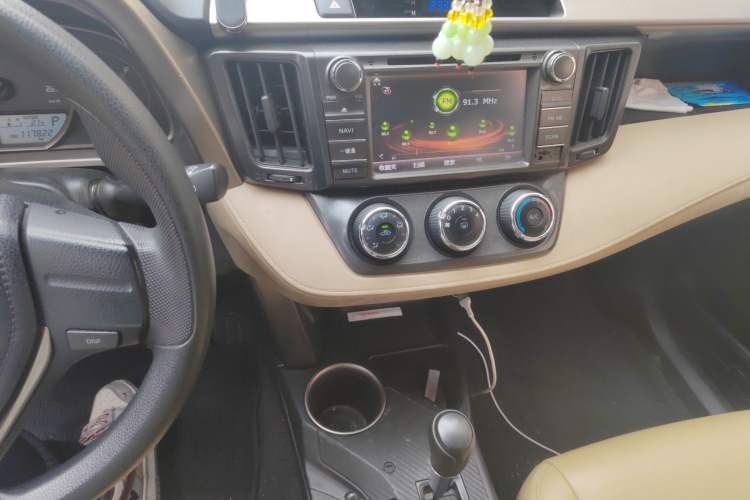 Used Toyota RAV4 2015 2.0L CVT Two-Wheel Drive Urban Edition Audio And AC Panel