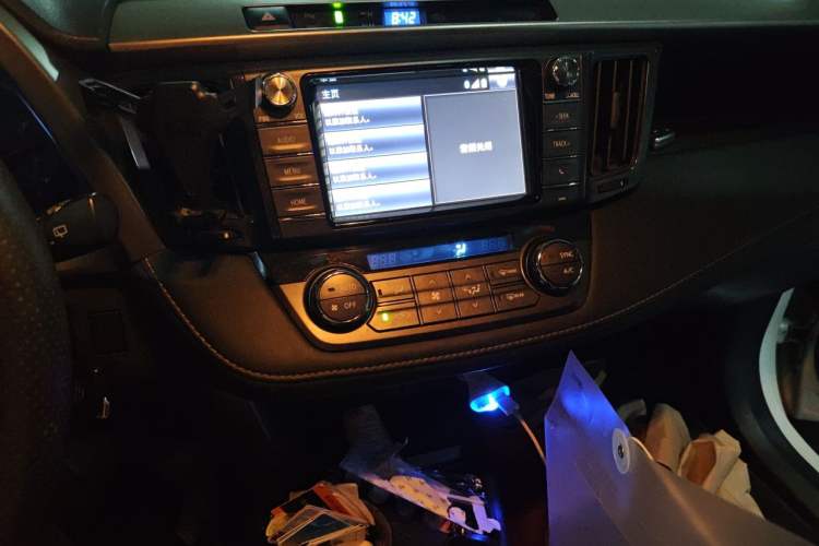 Used Toyota RAV4 2015 2.0L CVT Two-Wheel Drive Fashion Edition Audio And AC Panel