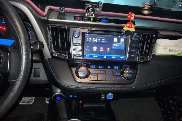 Used Toyota RAV4 2015 2.0L CVT Two-Wheel Drive Fashion Edition Audio And AC Panel